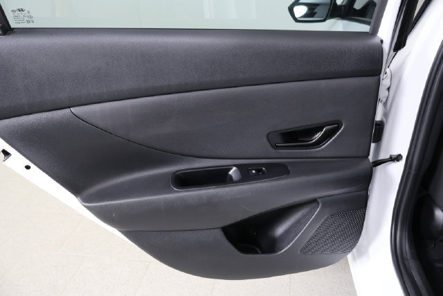 Used 2025 Hyundai Elantra Sport FWD image 13