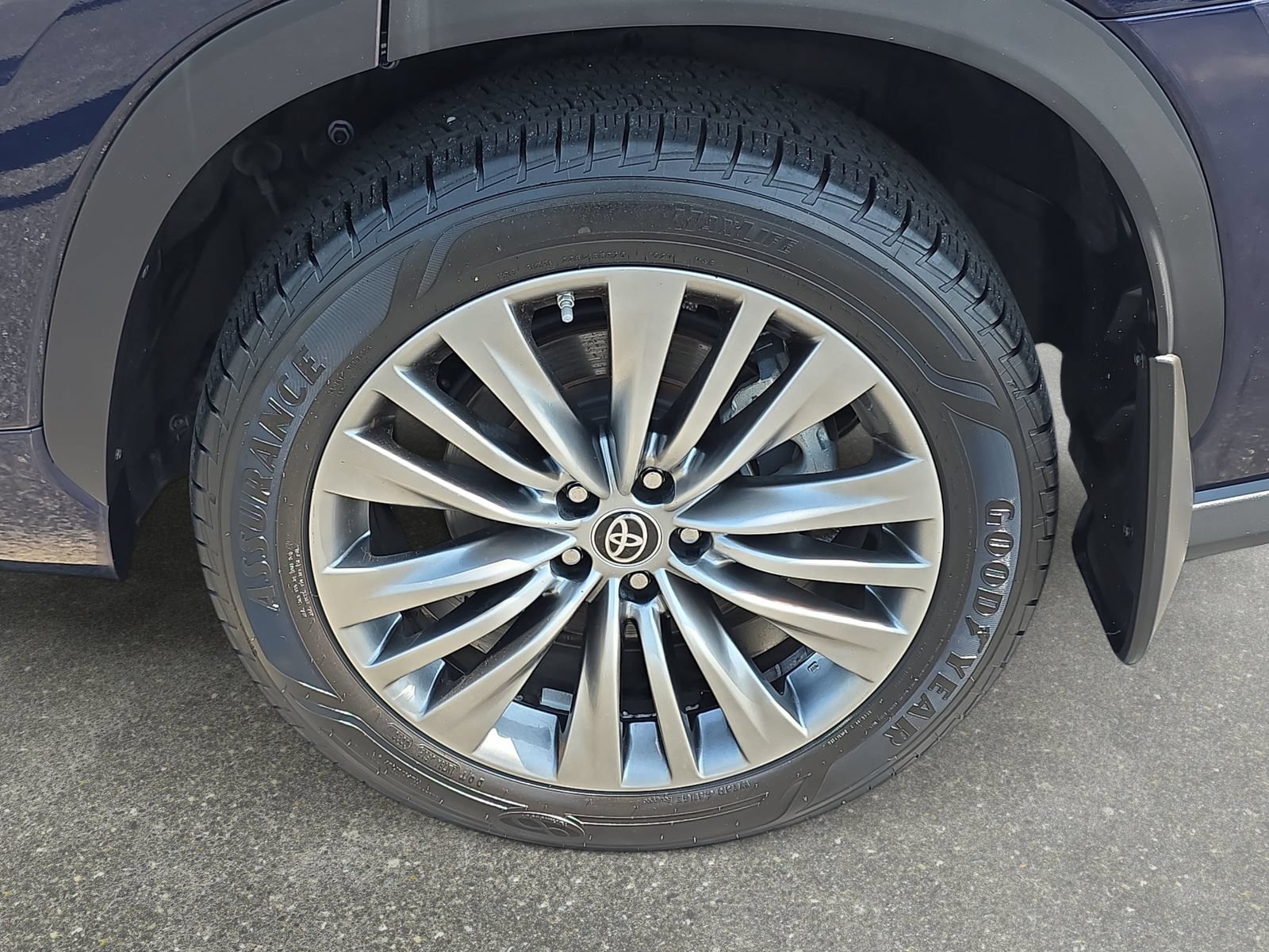 Used 2022 Toyota Highlander Platinum AWD/4WD image 34