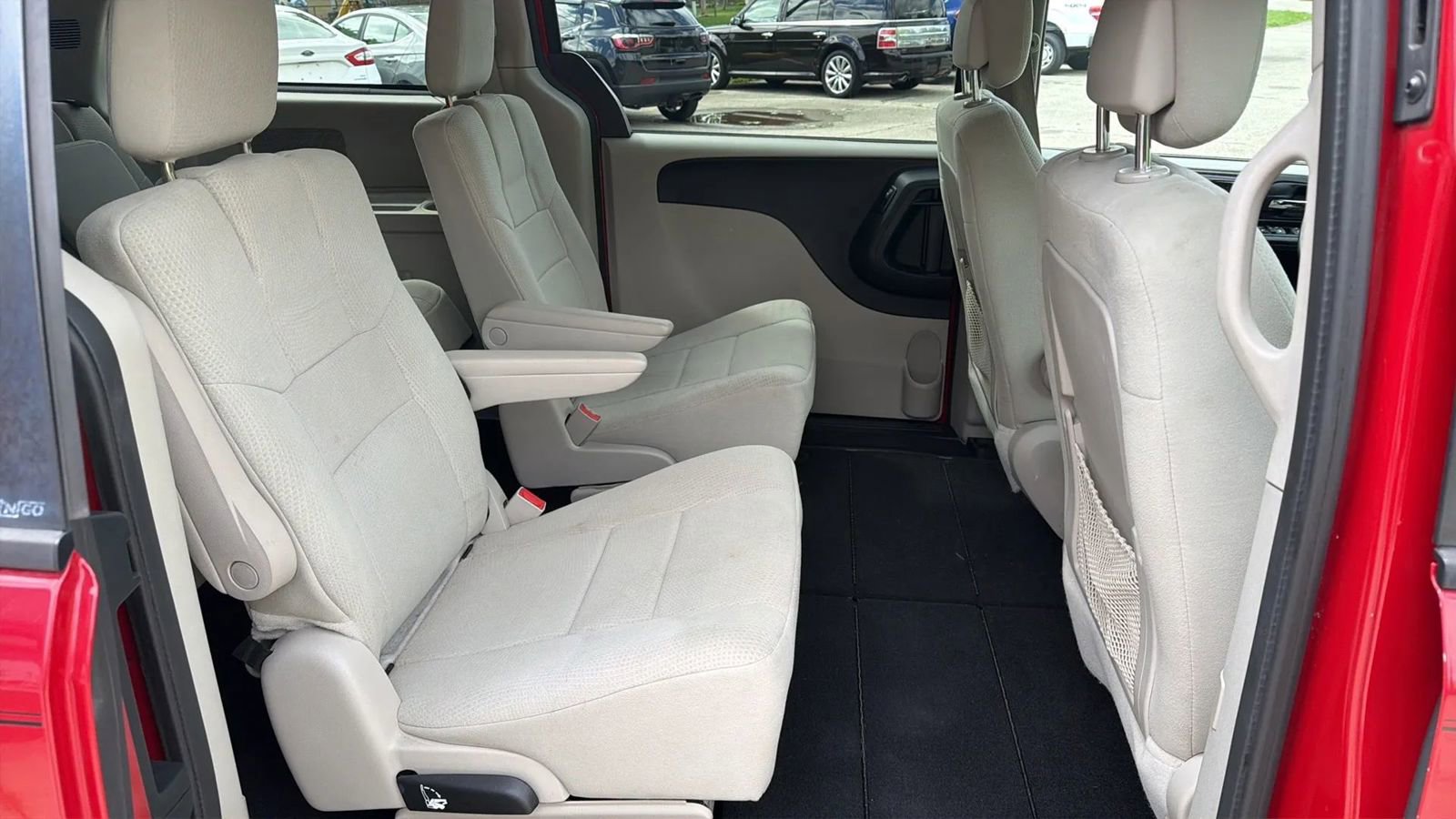 Used 2012 Dodge Grand Caravan SXT FWD image 16