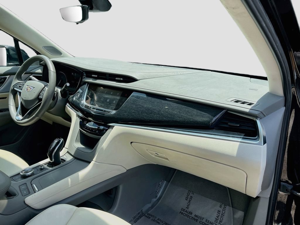 Used 2025 Cadillac XT6 Premium Luxury w/ Technology Package FWD image 32