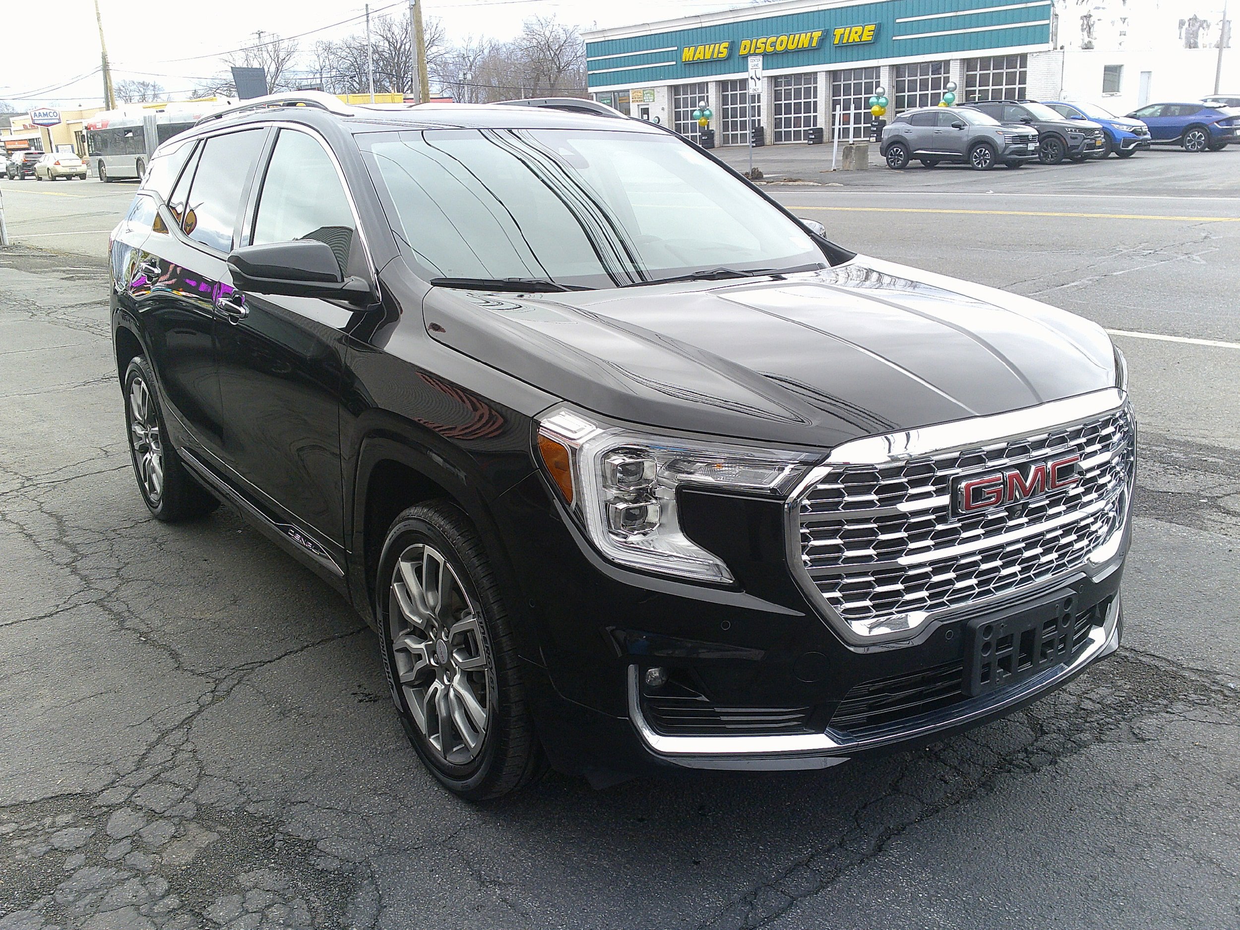 Used 2024 GMC Terrain Denali w/ Denali Premium Package image 8