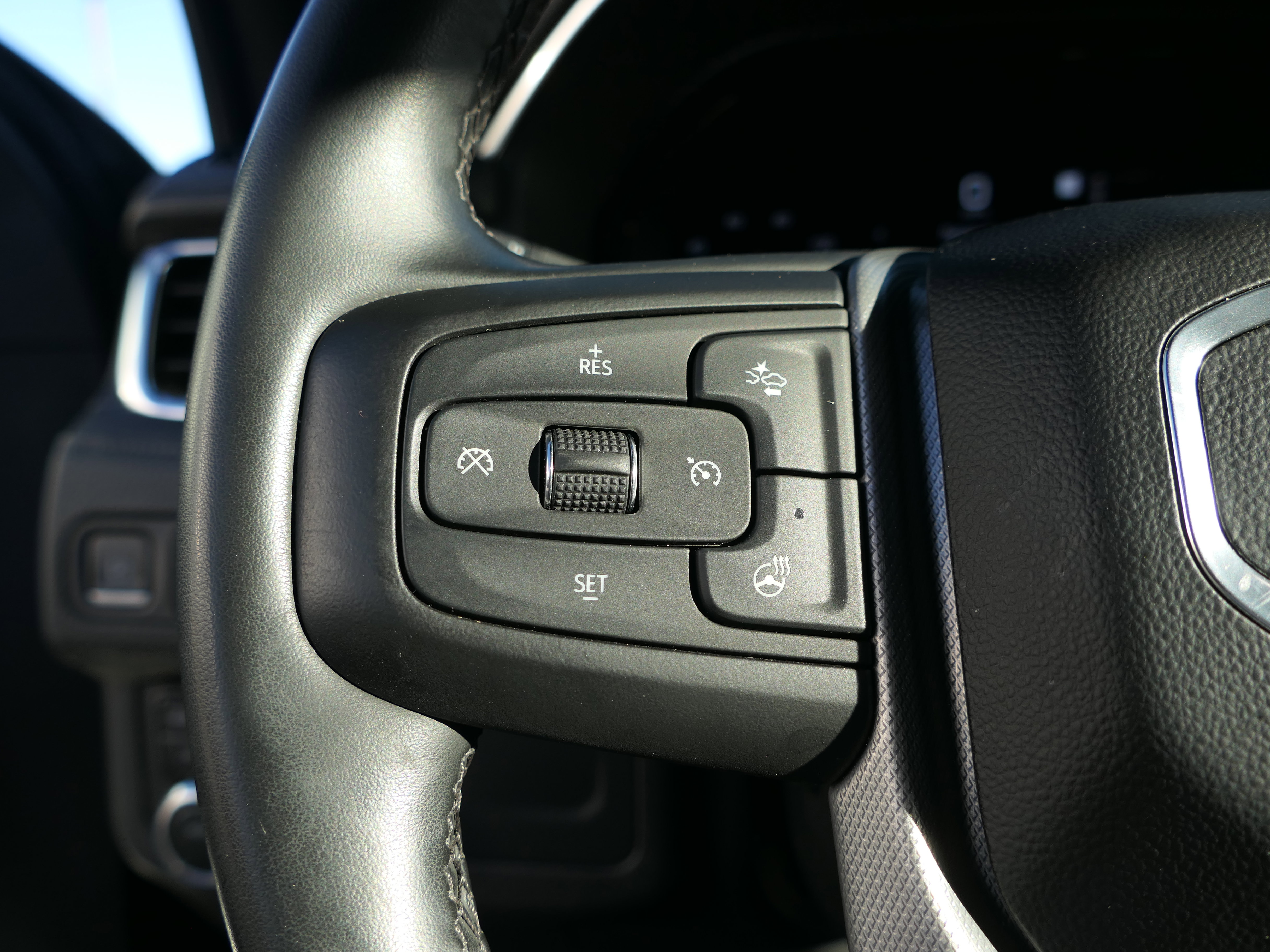 Used 2023 GMC Yukon XL Denali image 14