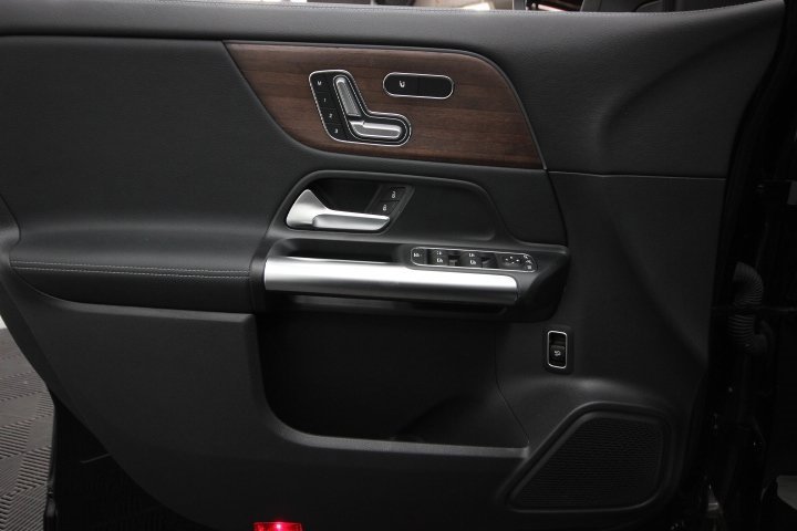 Used 2022 Mercedes-Benz GLA 250 4MATIC image 11