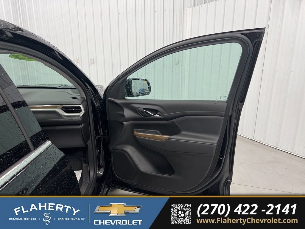 Used 2023 GMC Acadia SLE w/ Driver Convenience Package image 14