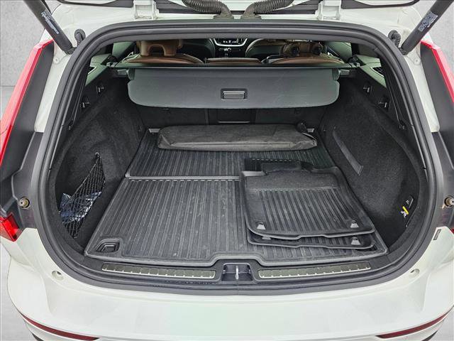 Used 2019 Volvo V60 T6 Inscription image 7