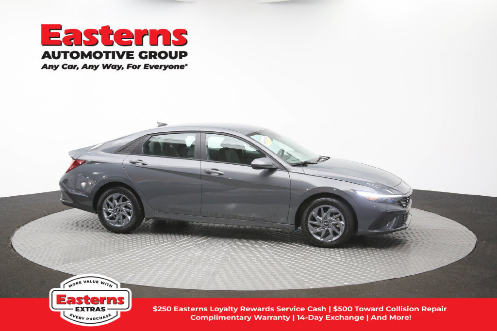 Used 2025 Hyundai Elantra Hybrid FWD image 46