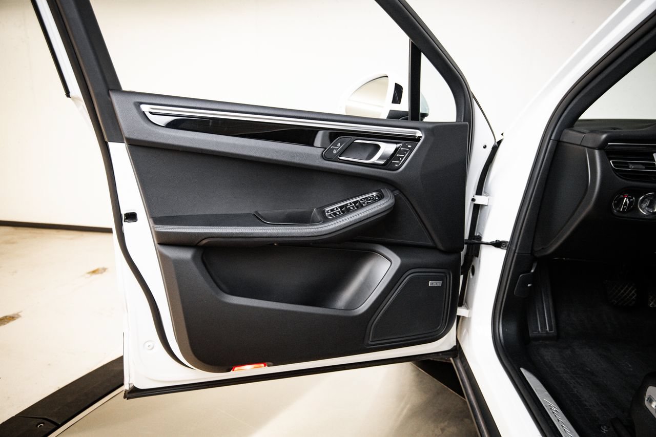 Certified 2020 Porsche Macan S AWD/4WD image 23