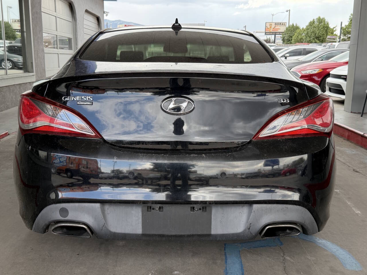 Used 2013 Hyundai Genesis 3.8 RWD image 7