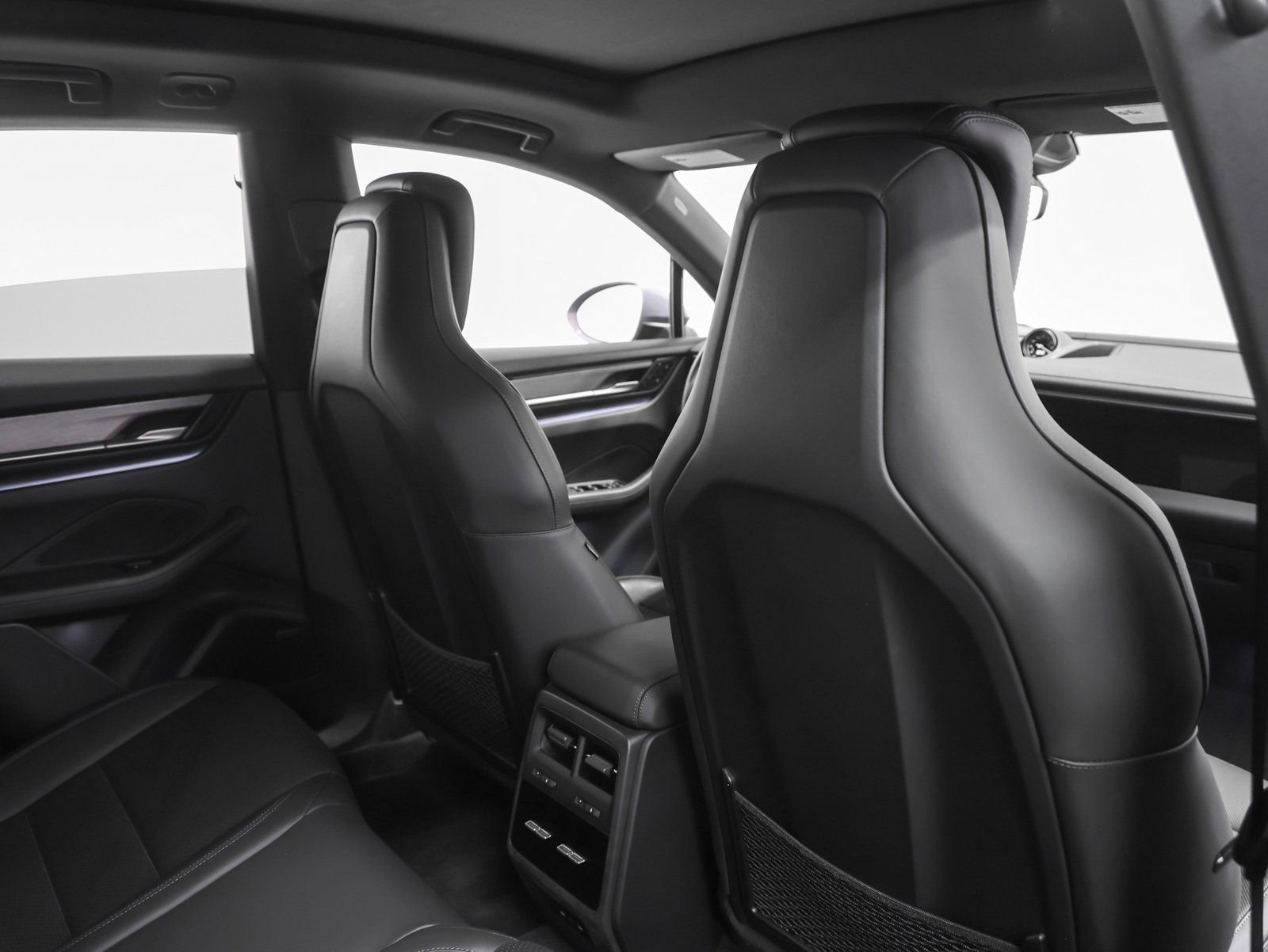 Certified 2025 Porsche Macan 4 Electric image 29