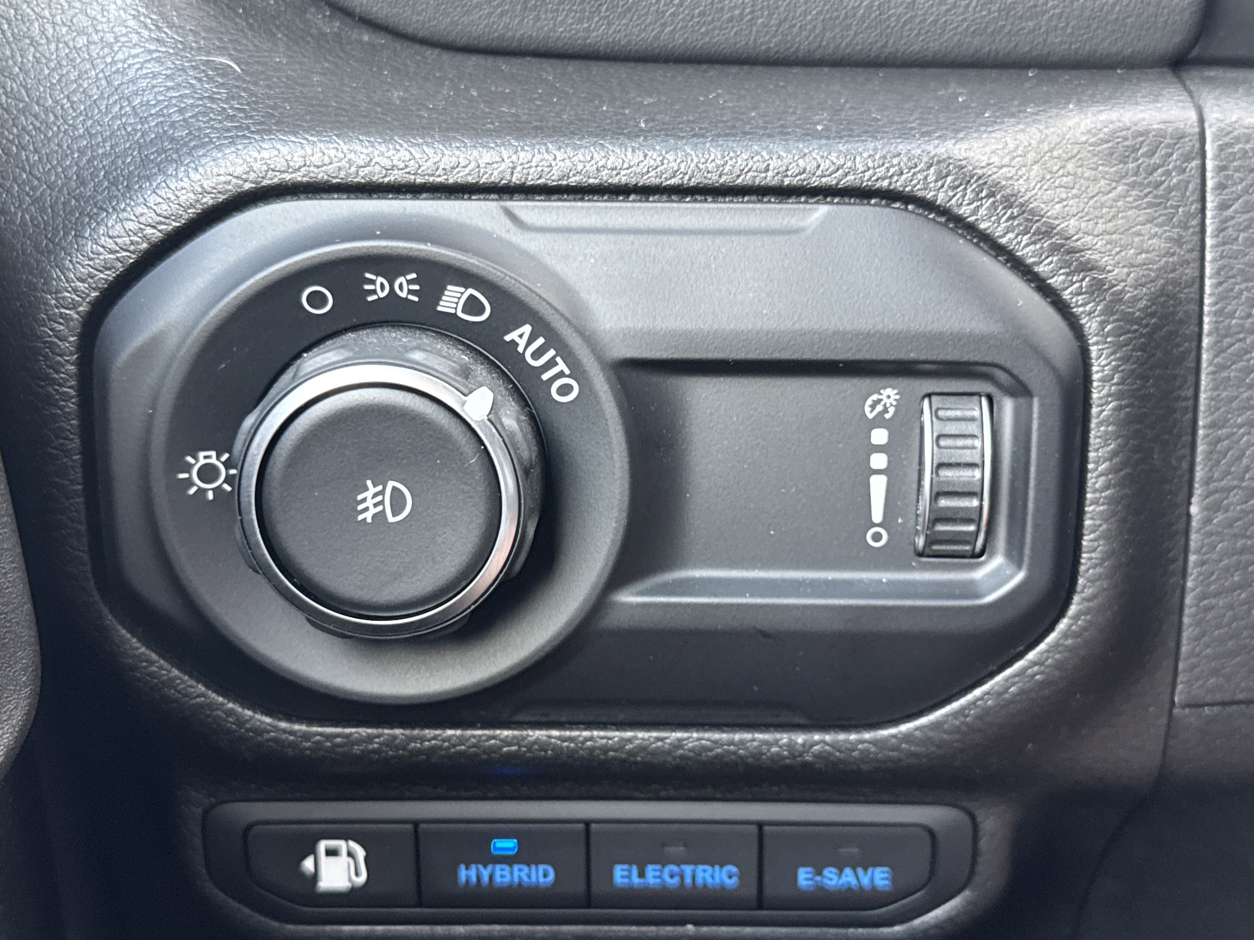 Certified 2023 Jeep Wrangler Sahara w/ Cold Weather Group image 15