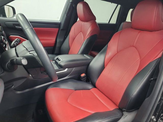 Used 2022 Toyota Highlander XSE FWD image 22