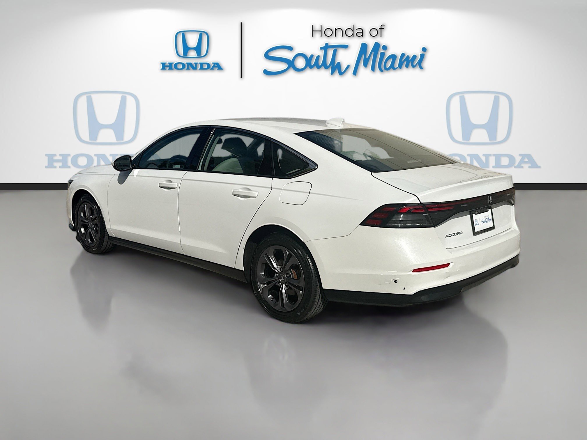 Used 2023 Honda Accord EX image 5