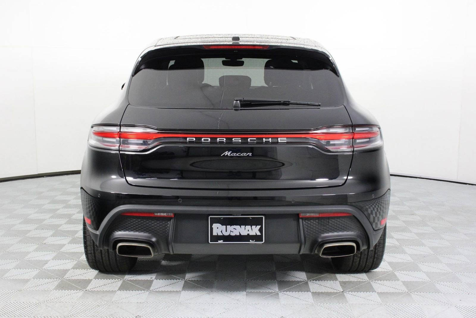 Certified 2025 Porsche Macan image 6