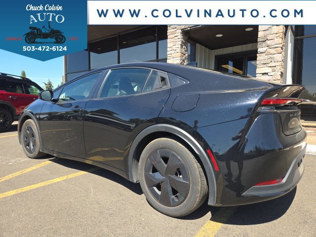Used 2025 Toyota Prius LE FWD image 5