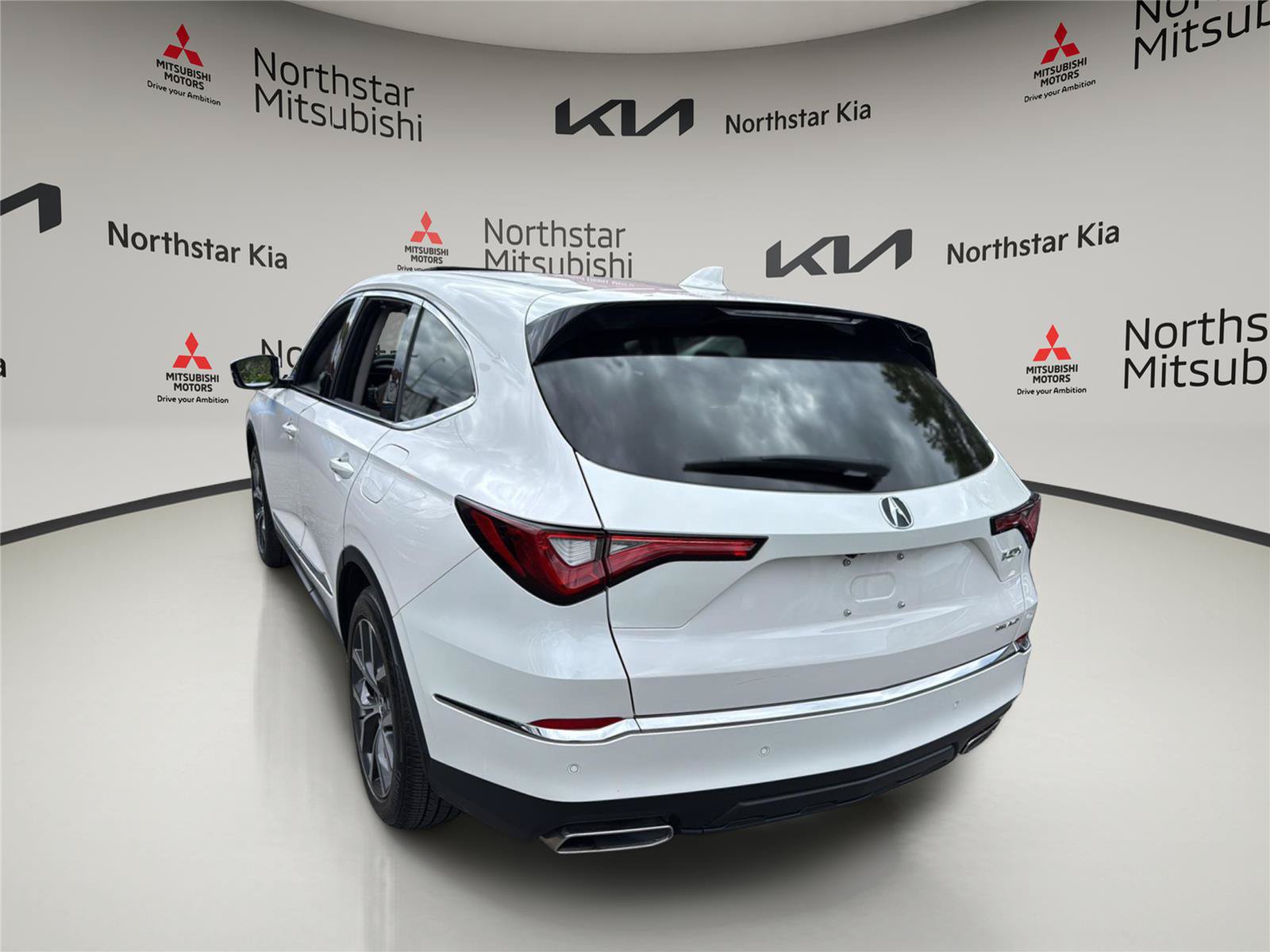 Used 2024 Acura MDX SH-AWD w/ Technology Package image 5