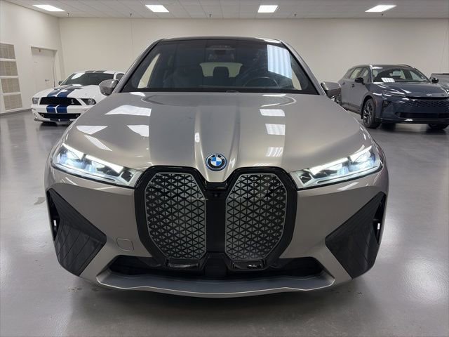 Used 2023 BMW iX xDrive50 w/ Premium Package image 2