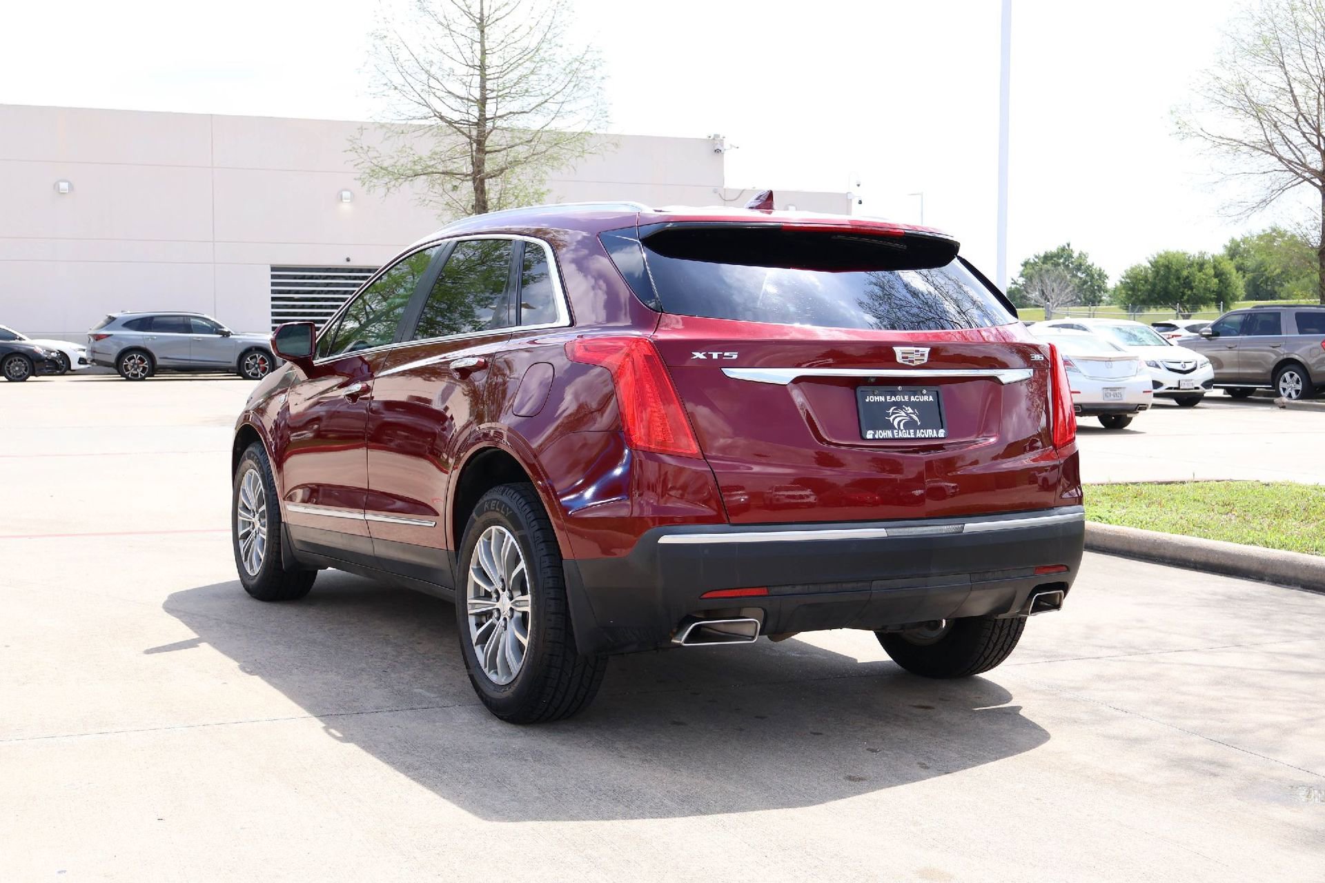 Used 2018 Cadillac XT5 Luxury w/ Driver Awareness Package image 4
