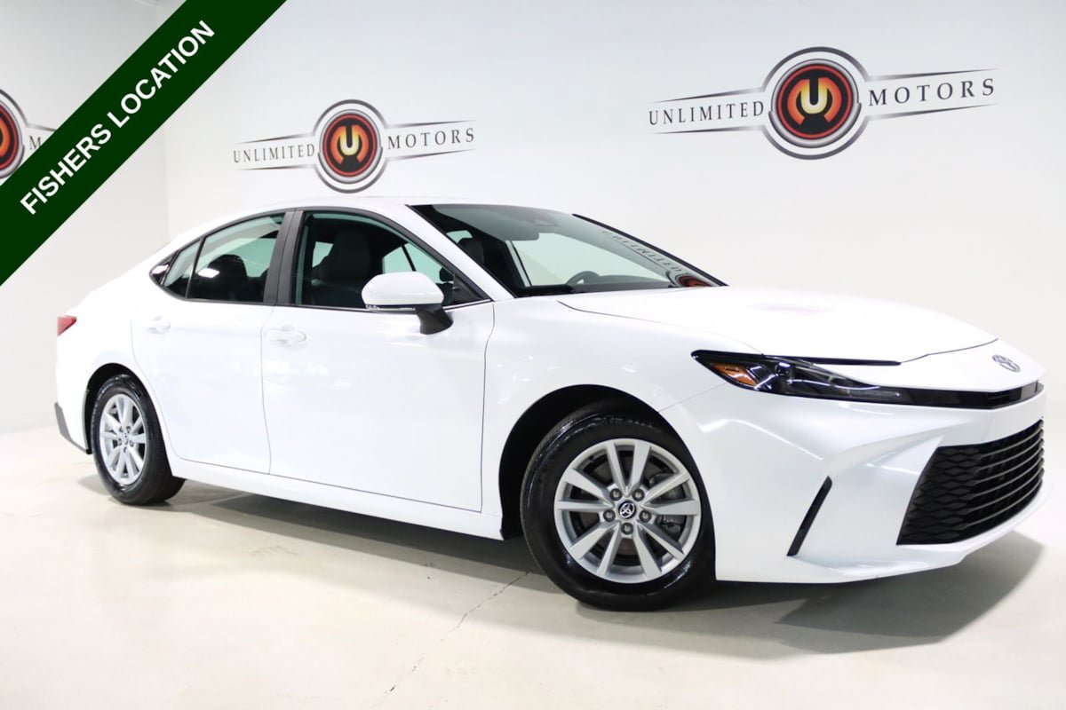 Used 2026 Toyota Camry SE FWD image 1