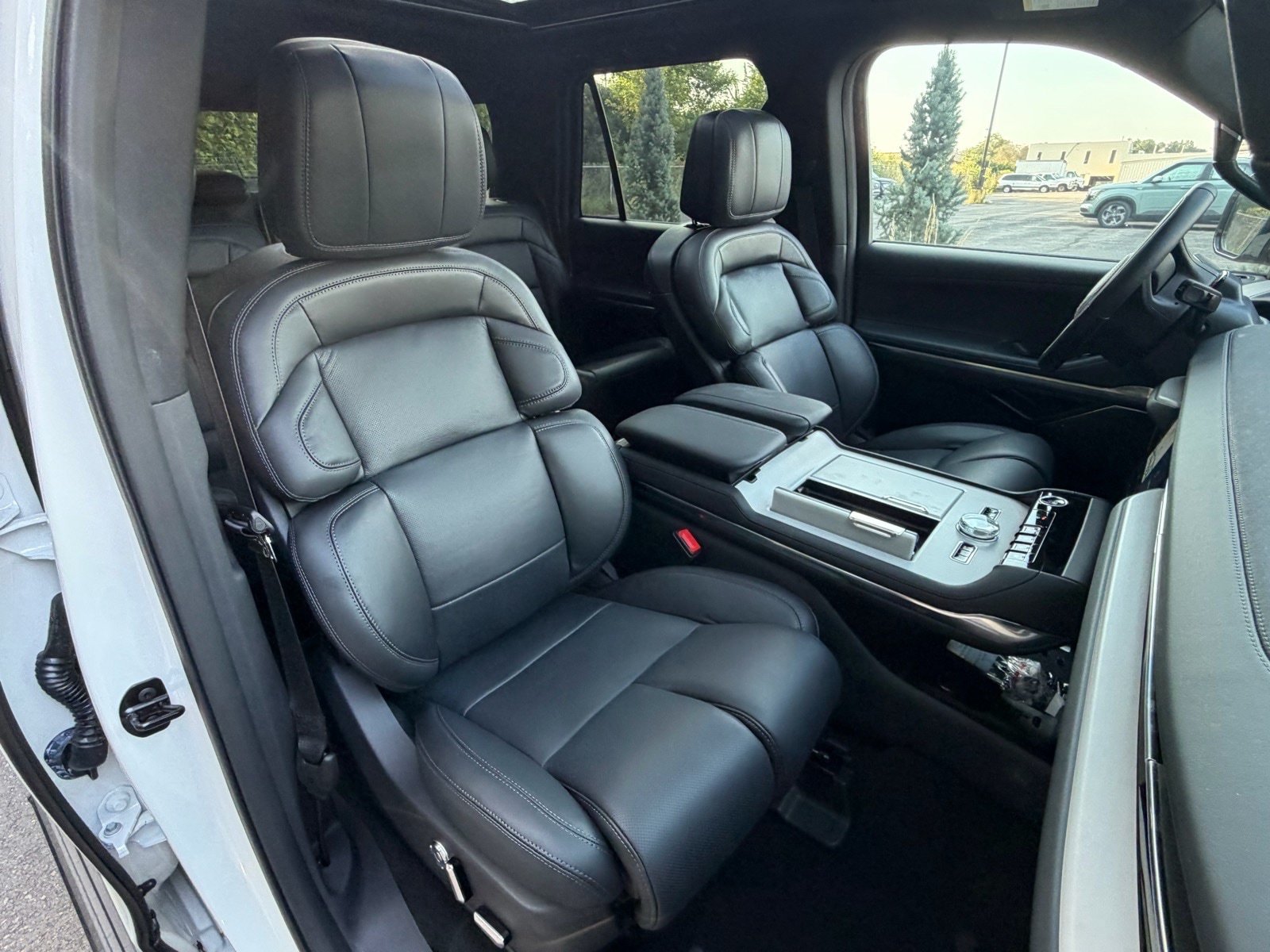 New 2027 Lincoln Navigator Reserve w/ Jet Appearance Package AWD/4WD image 12
