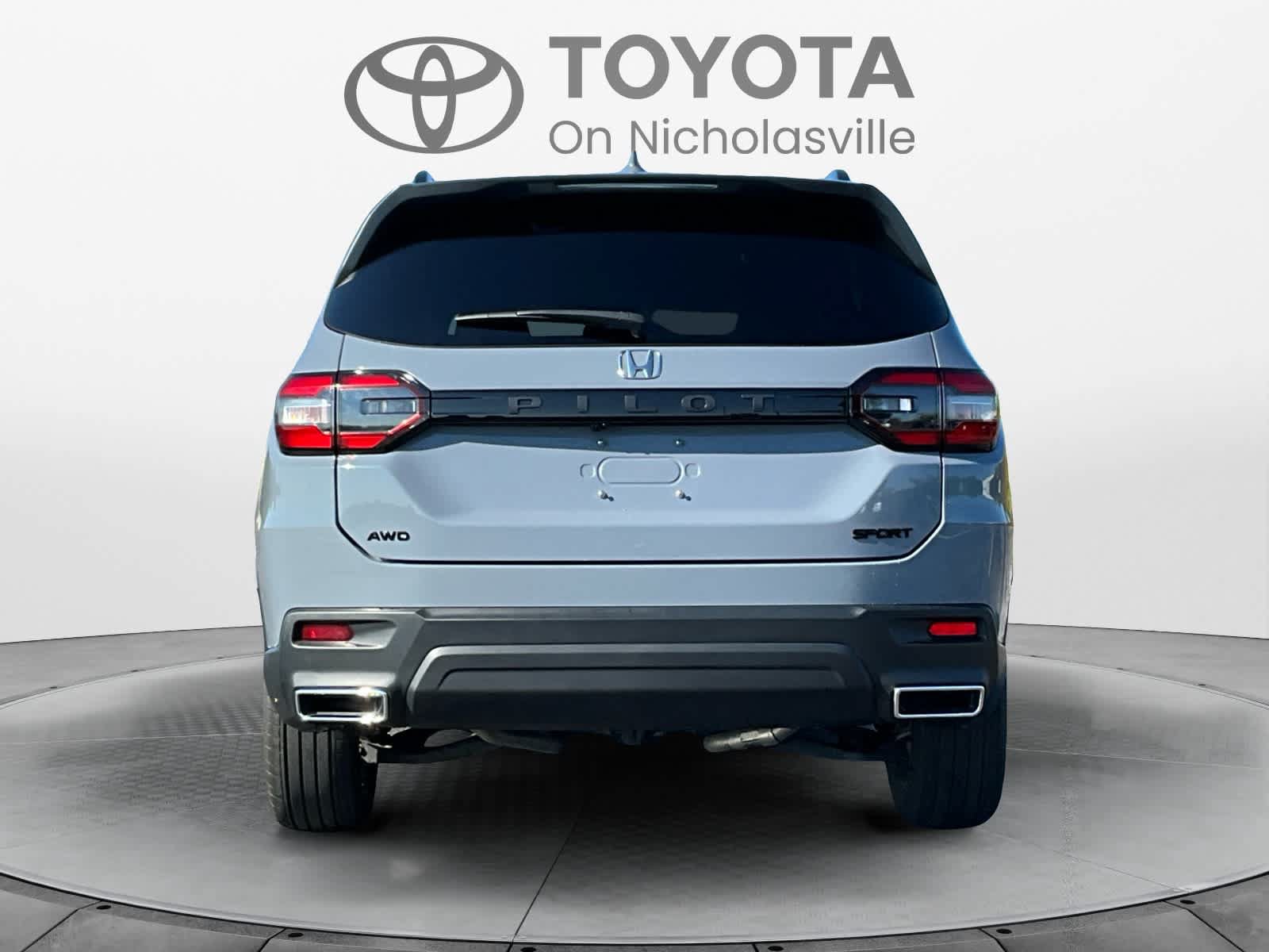 Used 2023 Honda Pilot Sport image 4