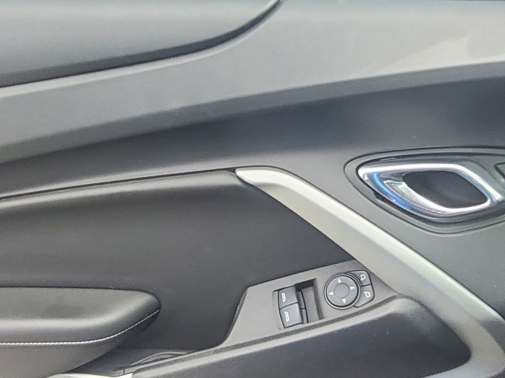Used 2017 Chevrolet Camaro SS image 27