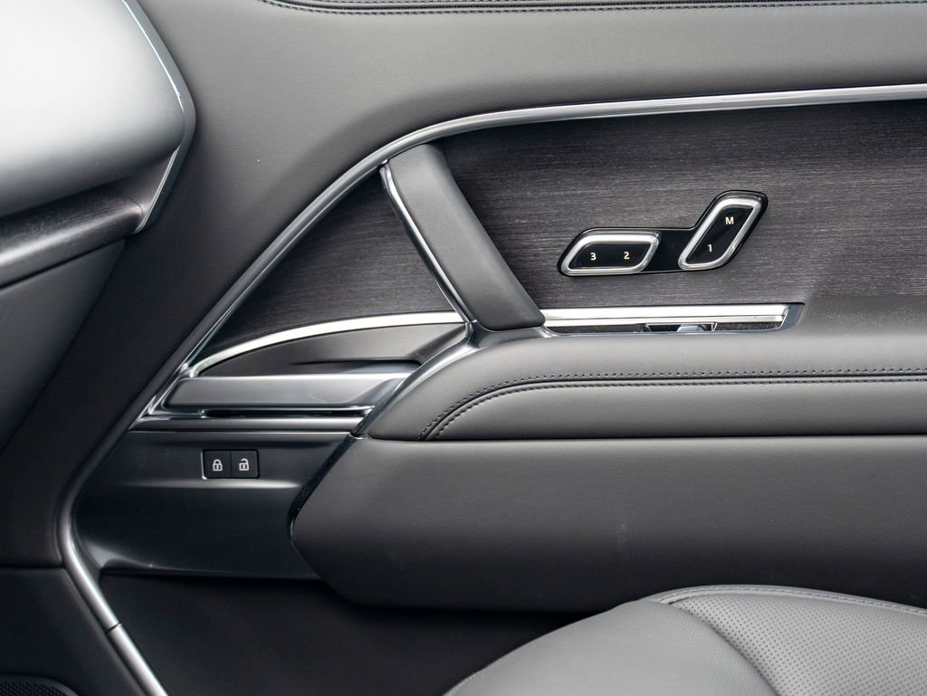 New 2025 Land Rover Range Rover SE image 16