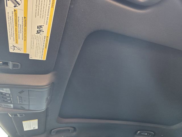 Used 2024 Cadillac XT4 Luxury w/ Cold Weather Package FWD image 27