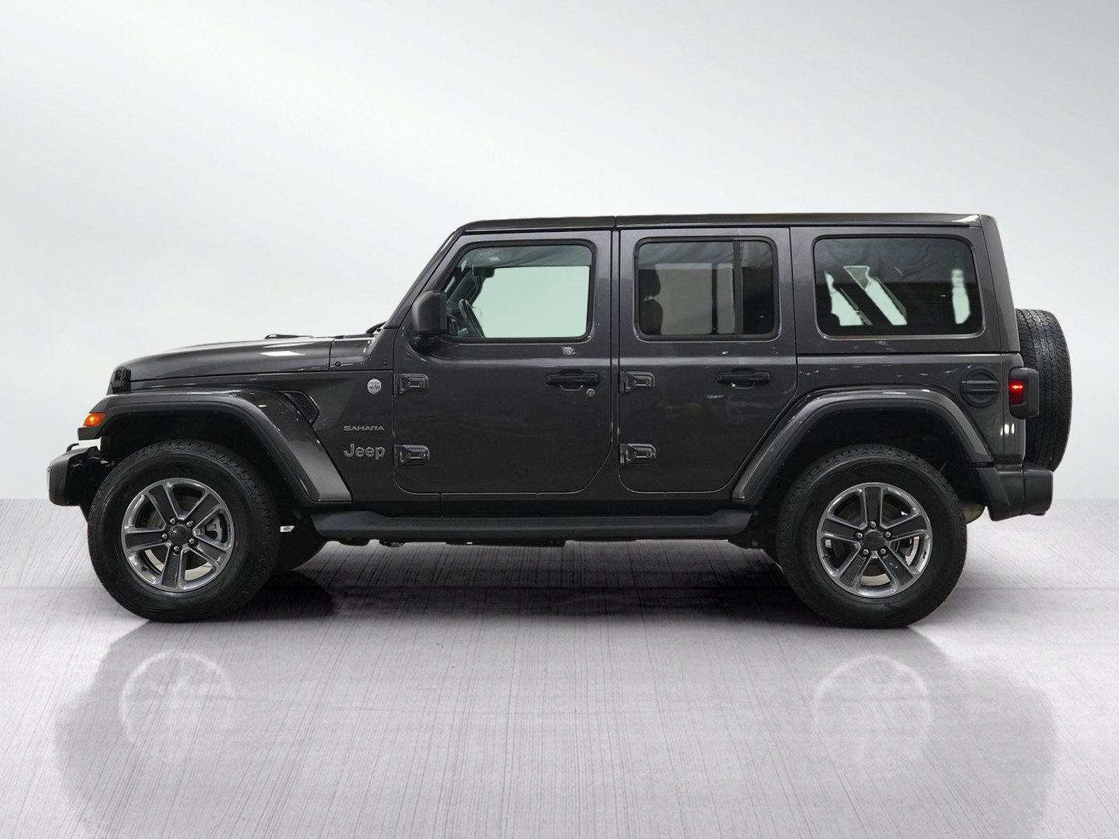 Used 2022 Jeep Wrangler Unlimited Sahara w/ Cold Weather Group AWD/4WD image 2
