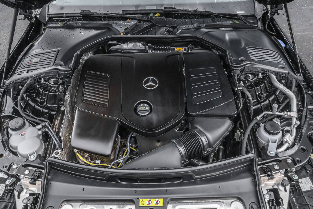 Used 2025 Mercedes-Benz C 300 4MATIC Sedan image 40