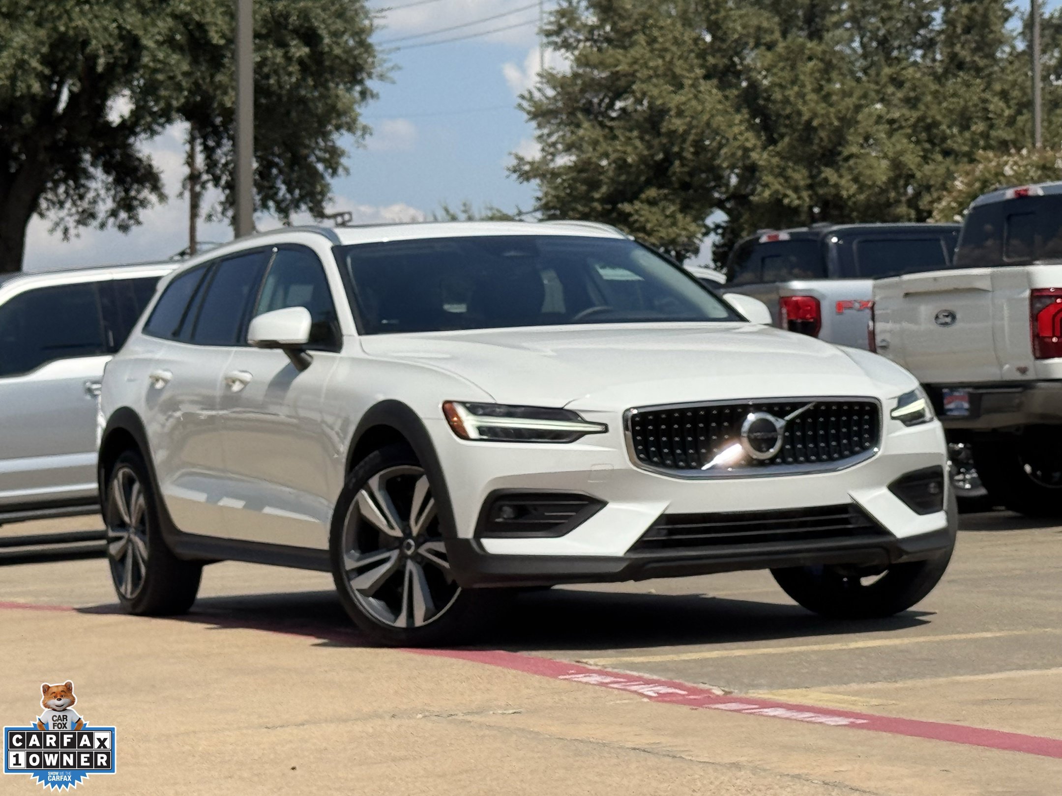Used 2025 Volvo V60 B5 Cross Country Plus AWD/4WD image 2