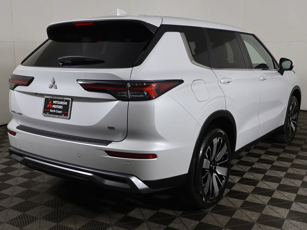 New 2026 Mitsubishi Outlander SE FWD image 12
