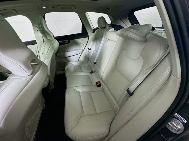 Used 2023 Volvo XC60 B5 Ultimate w/ Climate Package image 27