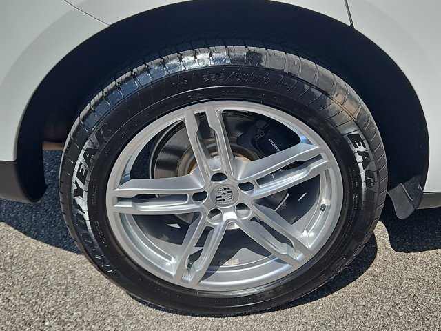 Certified 2021 Porsche Macan AWD/4WD image 13