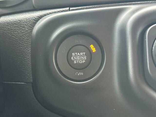 Used 2023 Jeep Gladiator Sport image 25