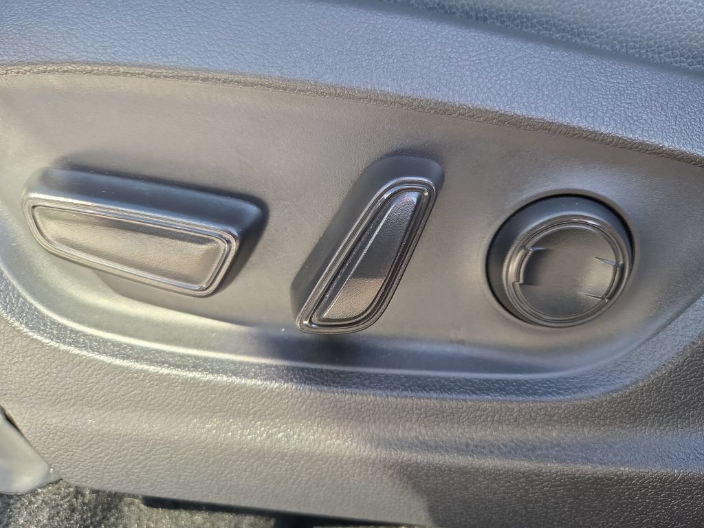 Certified 2025 Subaru Solterra AWD/4WD image 17