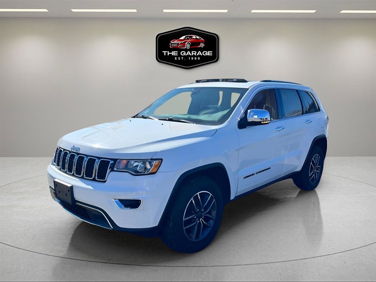 Used 2019 Jeep Grand Cherokee Limited AWD/4WD image 2
