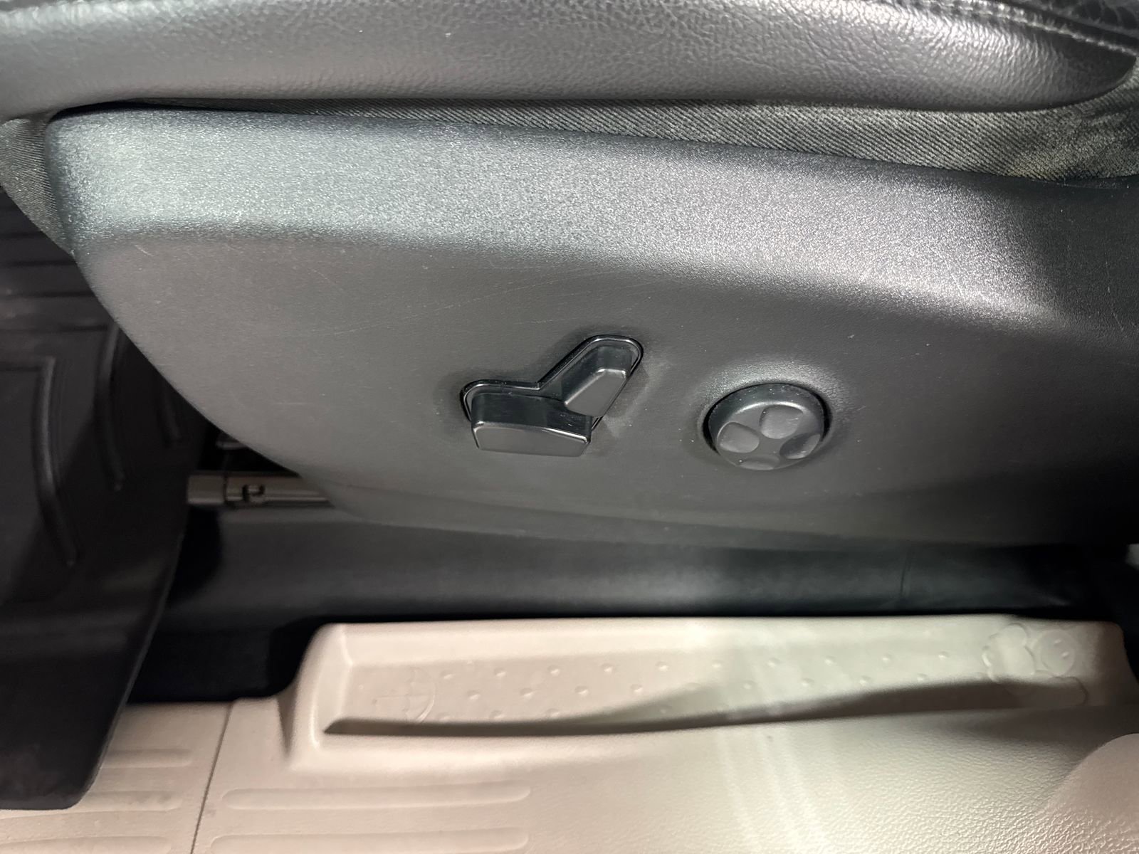 Used 2018 Chrysler Pacifica Touring-L FWD image 15