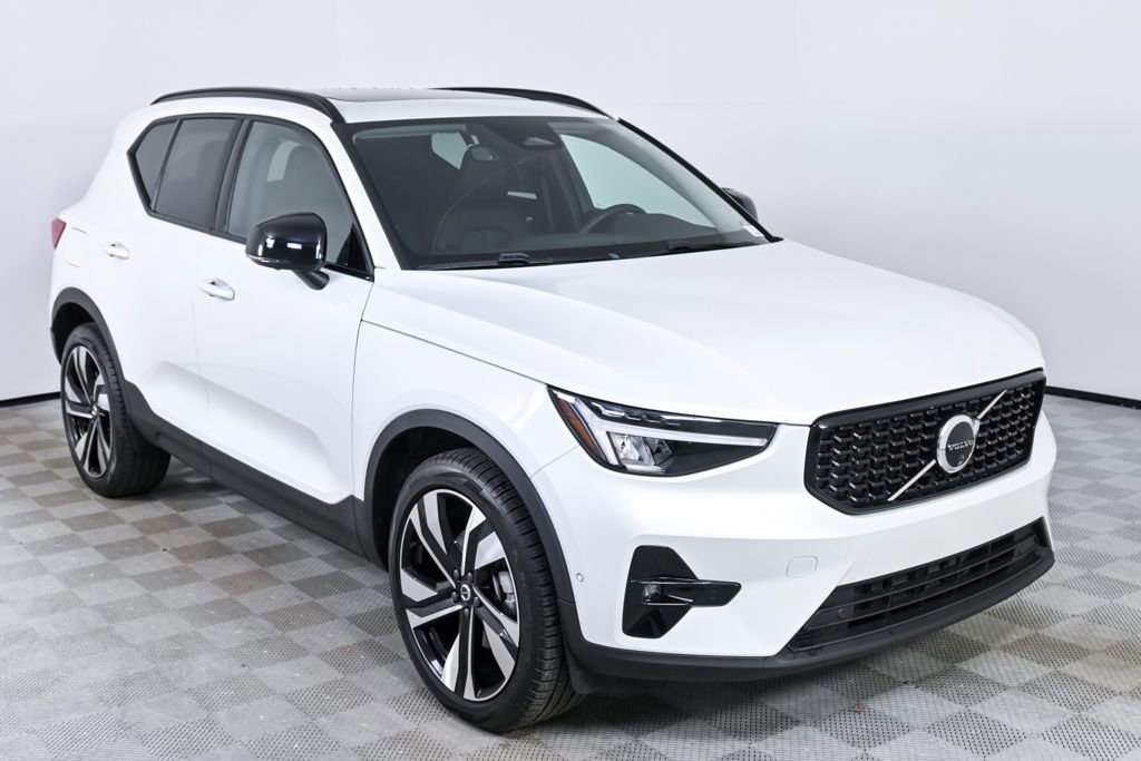 Certified 2025 Volvo XC40 B5 Plus image 27