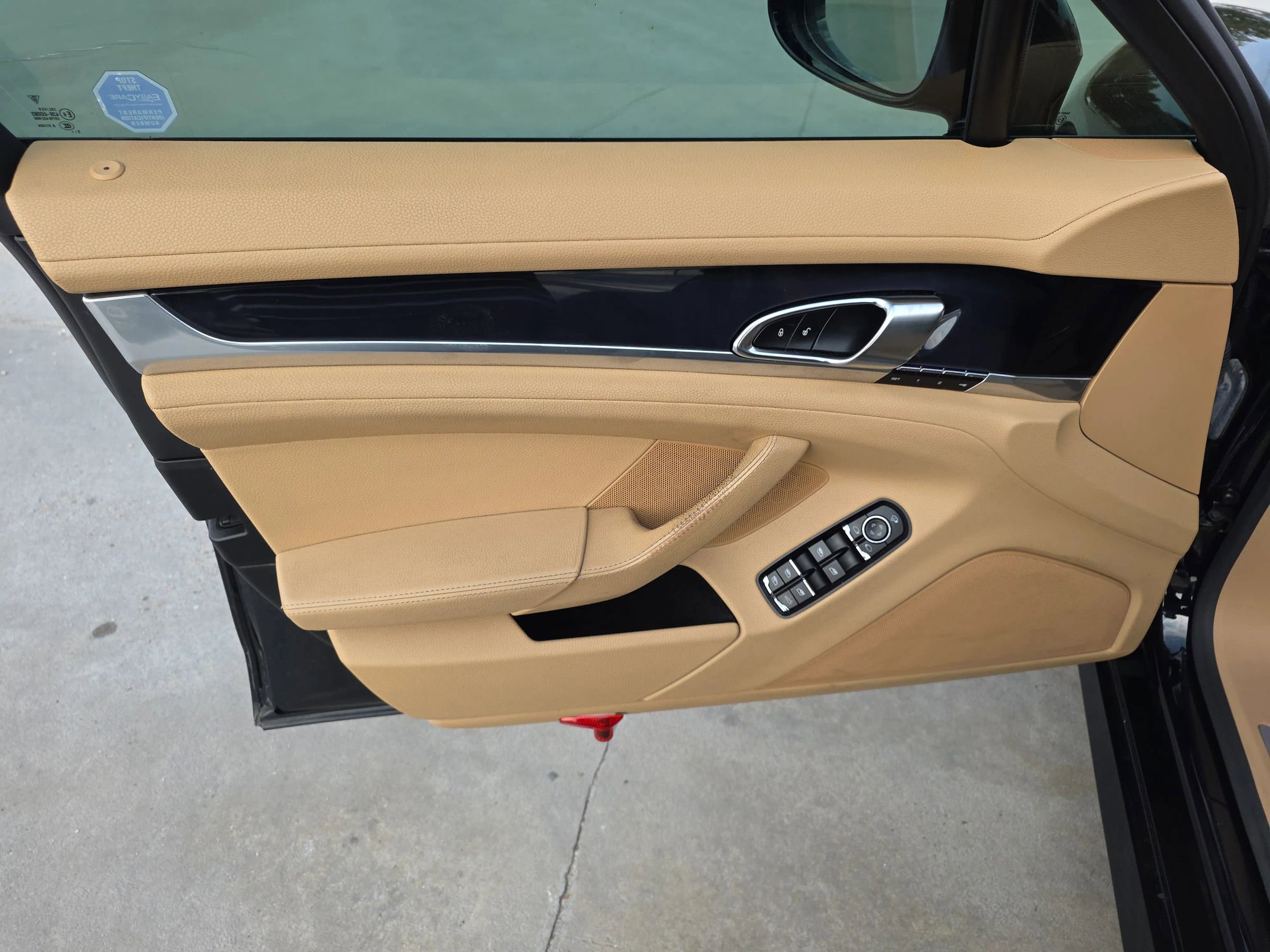 Used 2015 Porsche Panamera 4 image 25