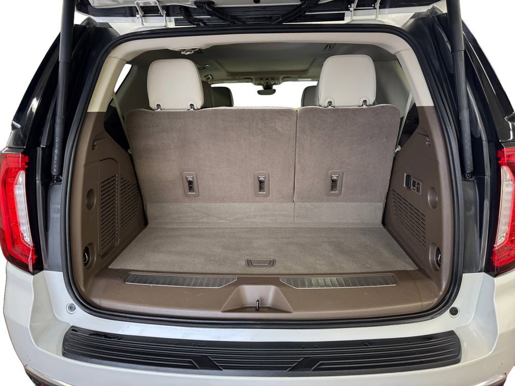 Used 2021 GMC Yukon Denali w/ Denali Premium Package image 19