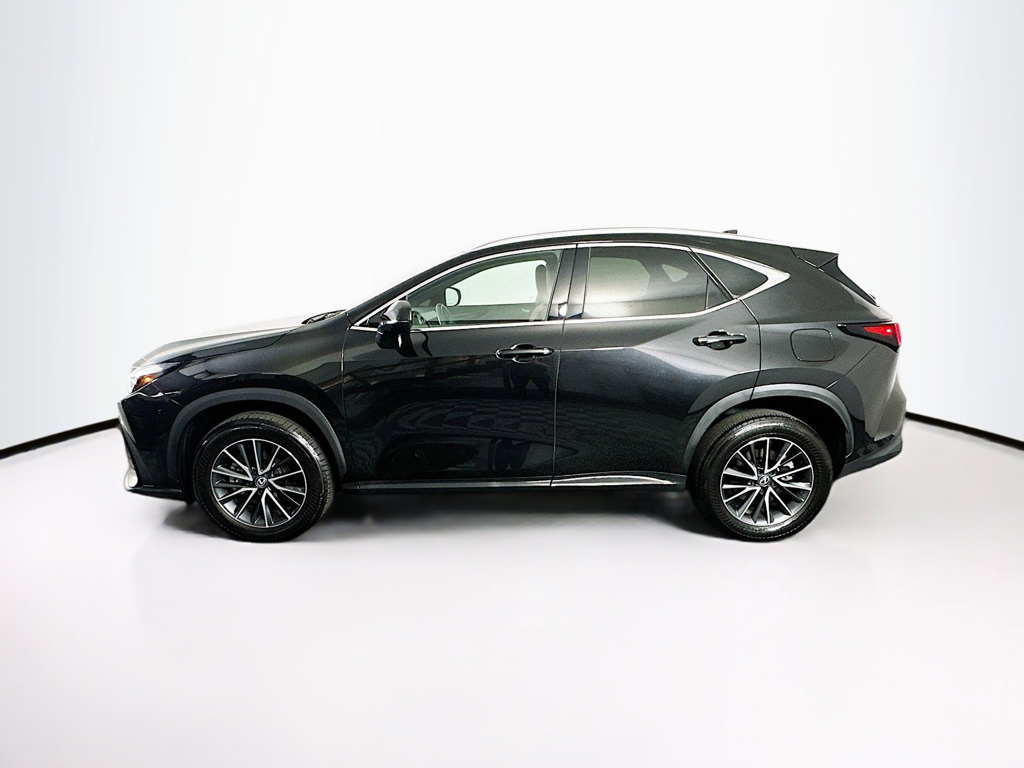 Used 2025 Lexus NX 350 AWD w/ Premium Package image 4