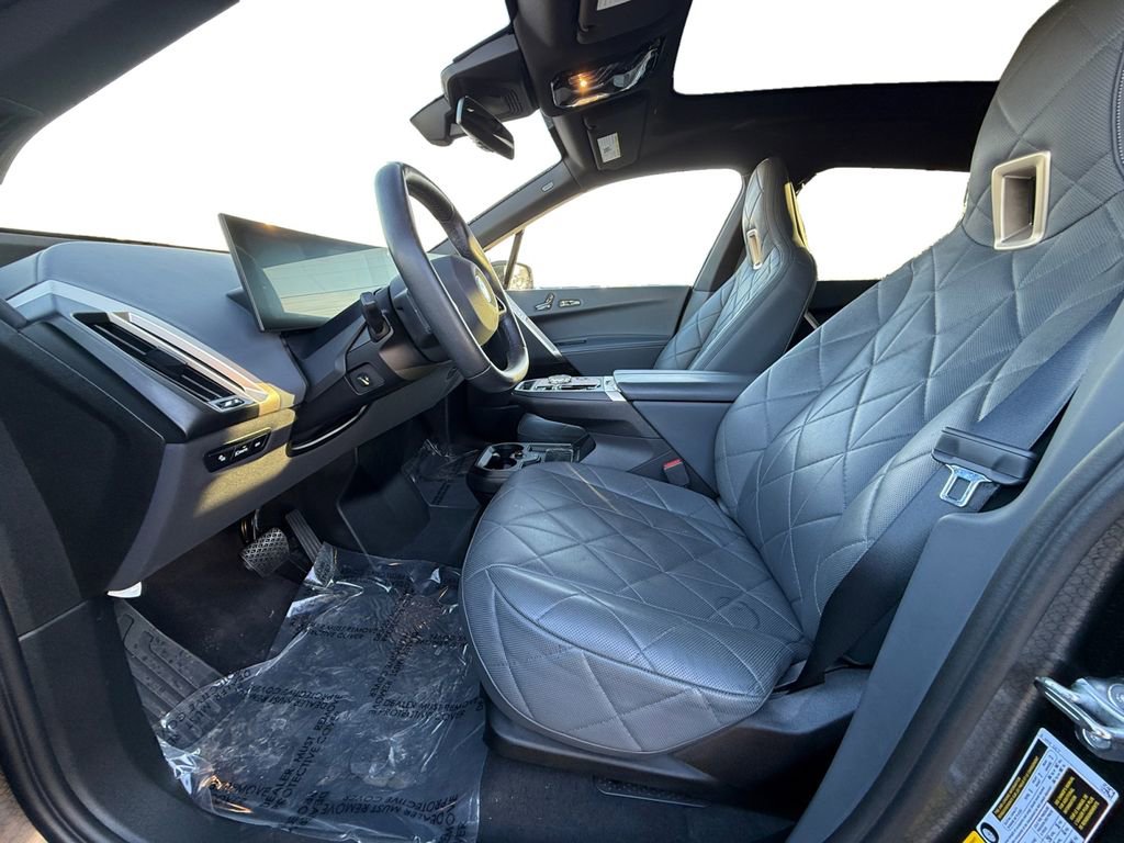 Used 2023 BMW iX xDrive50 w/ Ultimate Package 2 image 9