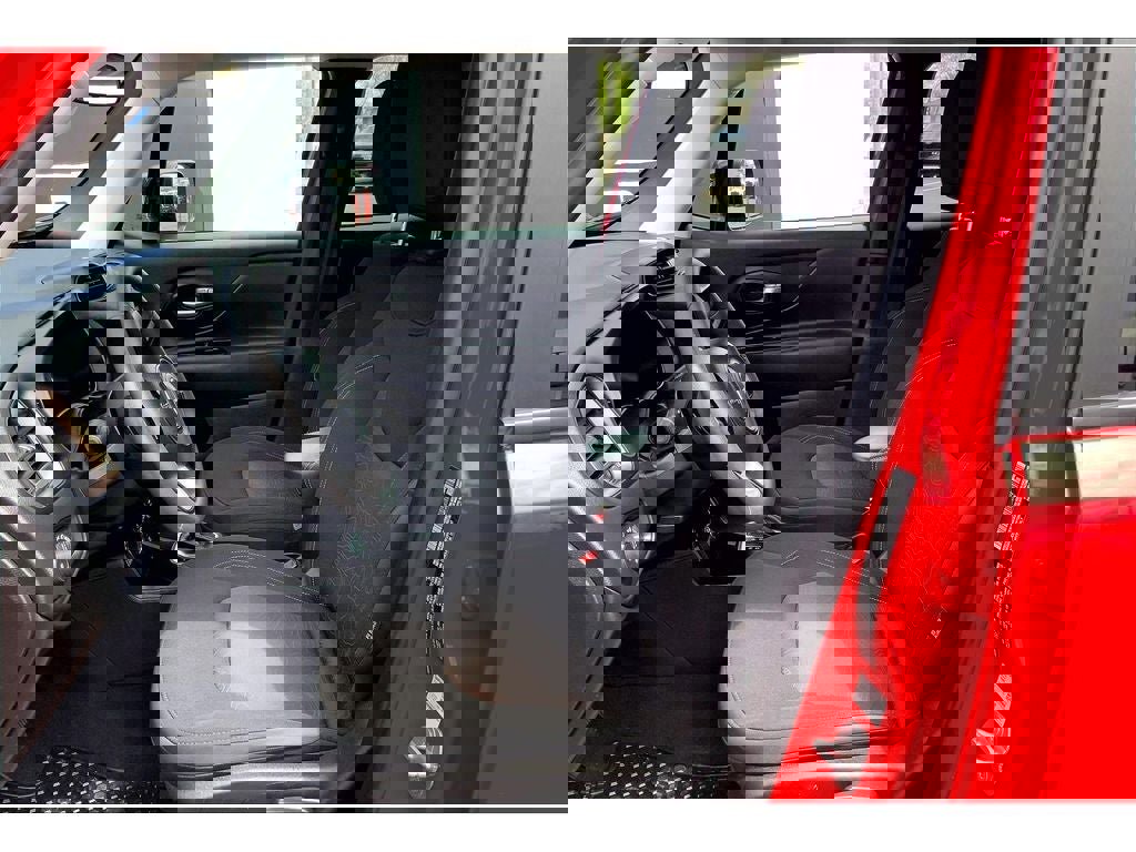 Used 2023 Jeep Renegade Latitude image 25