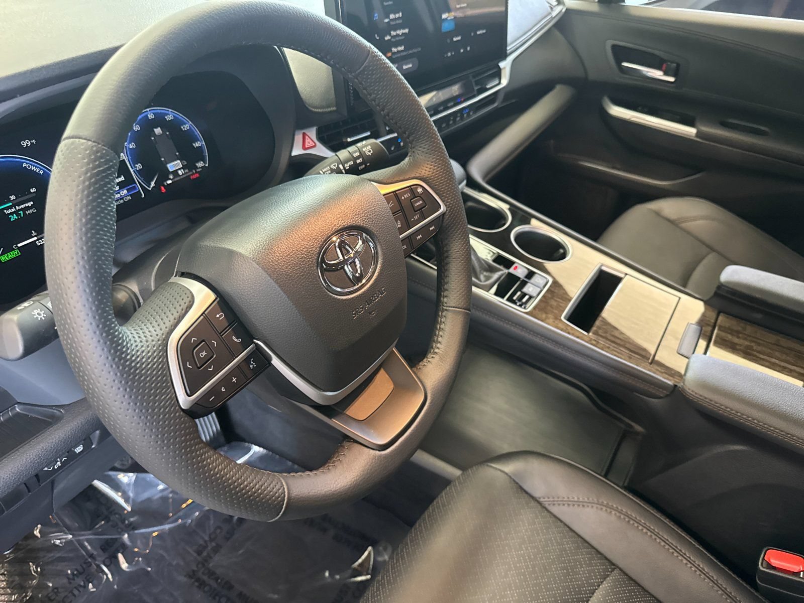 Used 2026 Toyota Sienna Platinum AWD/4WD image 10