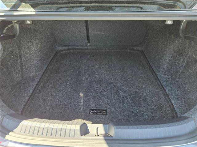Used 2023 Volkswagen Jetta SE image 6