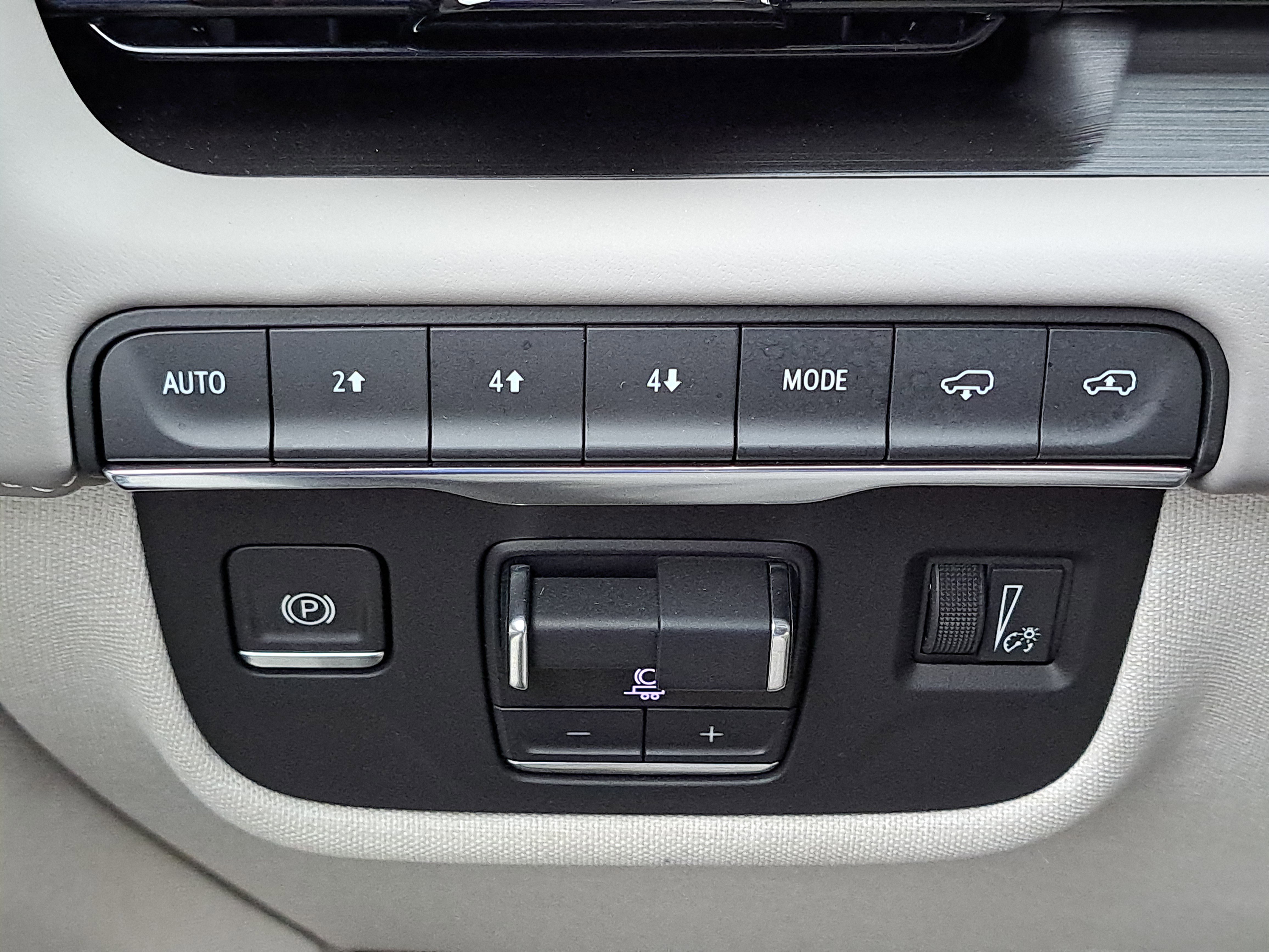 Used 2024 Cadillac Escalade ESV Sport Platinum w/ LPO, ONYX Package image 16