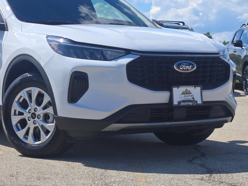 Used 2024 Ford Escape Active w/ Tech Pack #1 AWD/4WD image 2