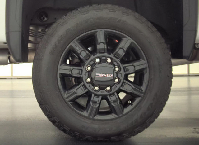 Used 2024 GMC Sierra 2500 AT4 w/ Technology Package AWD/4WD image 9