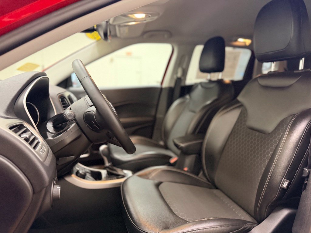 Used 2018 Jeep Compass Latitude w/ Popular Equipment Group AWD/4WD image 11