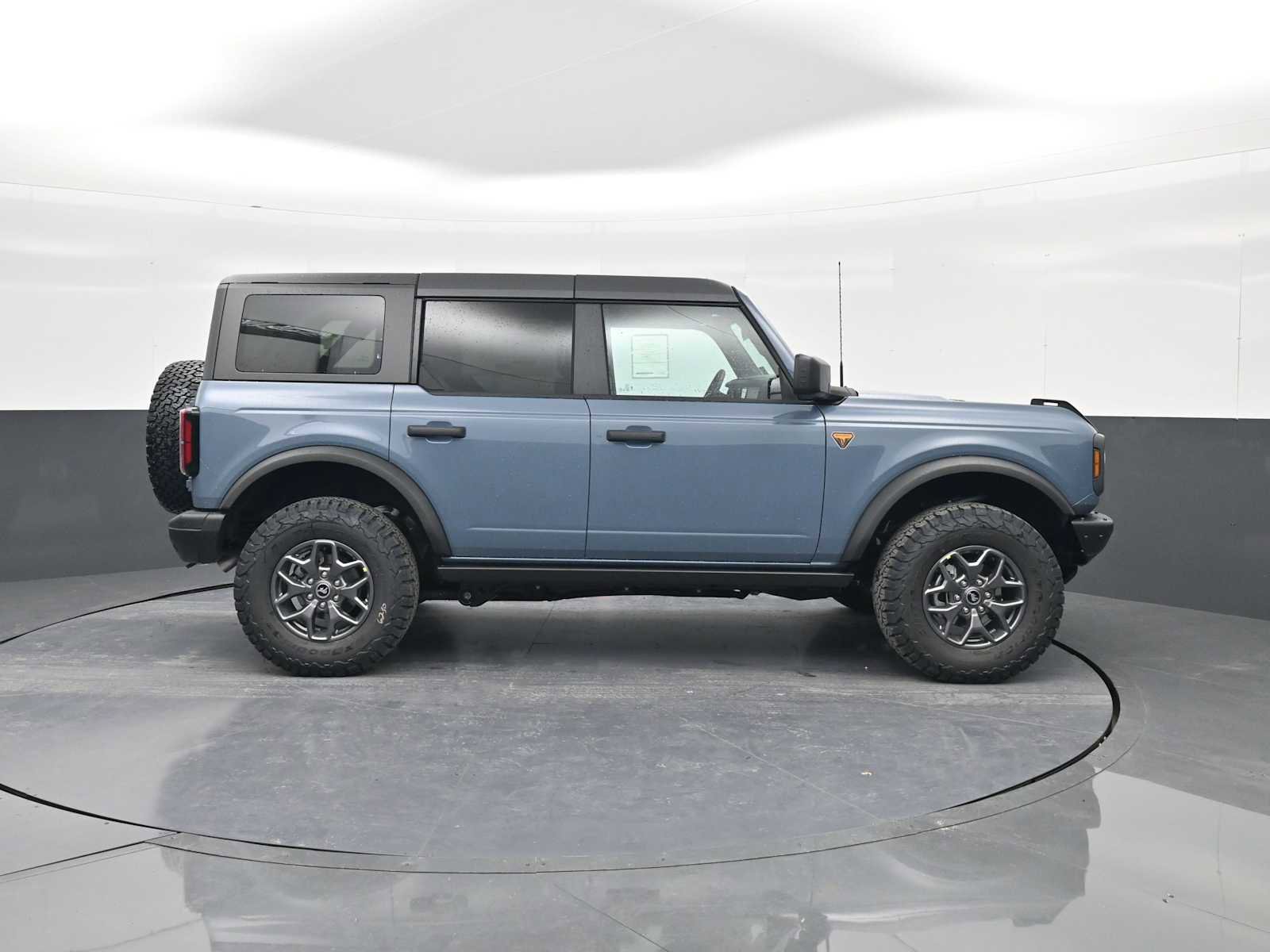 New 2025 Ford Bronco Badlands image 9